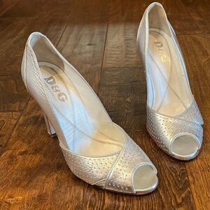 Dolce & Gabbana
Silver Metallic Perforated Leather 4" Heels, size 7!